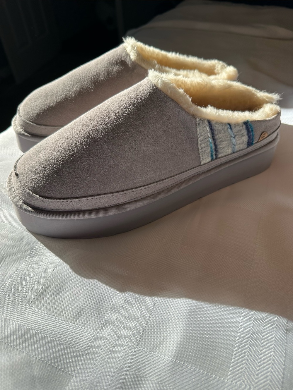 NWOT‎ Cozy Faux-Suede Slip-On Slippers in Taupe with Cream Fur Size 12
